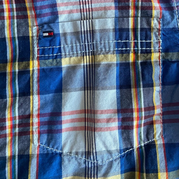 Tommy Hilfiger short sleeve button down boys shirt size 12/14. - Picture 3 of 3